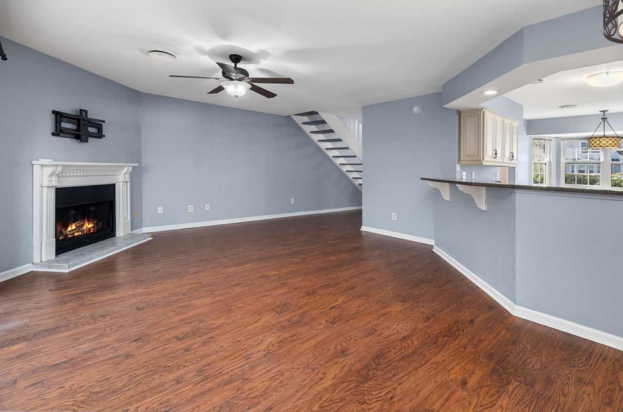 2079 Emerald Terrace Photo 7