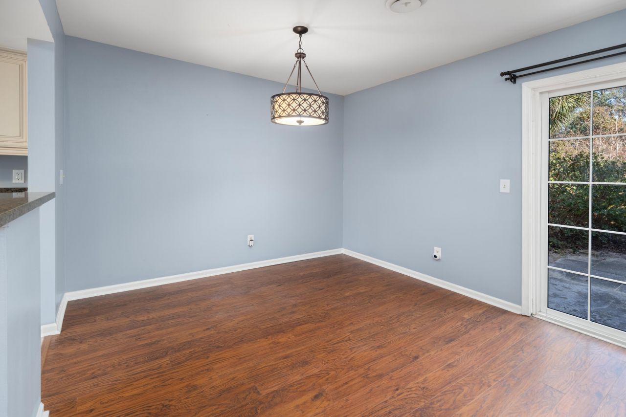 2079 Emerald Terrace Photo 8