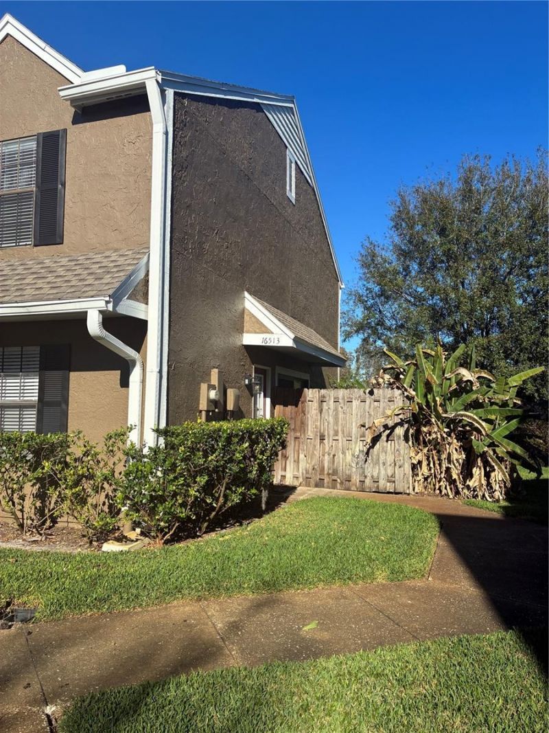 16513 Lake Brigadoon Cir, Tampa, FL 33618 Main Photo
