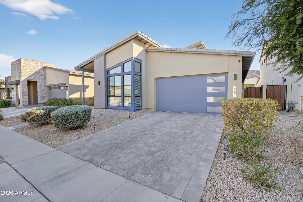 939 E Paseo Way, Phoenix, AZ 85042 Main Photo