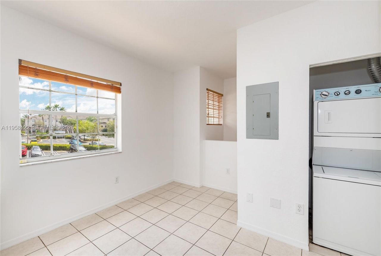 5610 NW 114th Pl, Unit 218, Doral, FL 33178 Photo