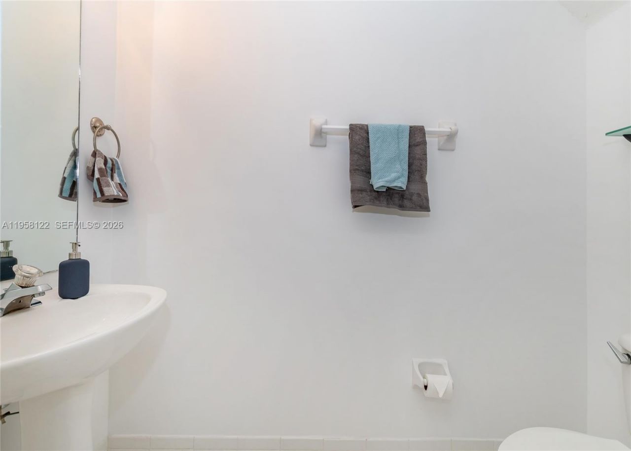 5610 NW 114th Pl, Unit 218, Doral, FL 33178 Photo