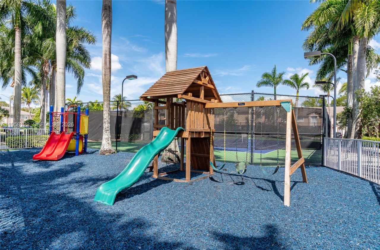 5610 NW 114th Pl, Unit 218, Doral, FL 33178 Photo