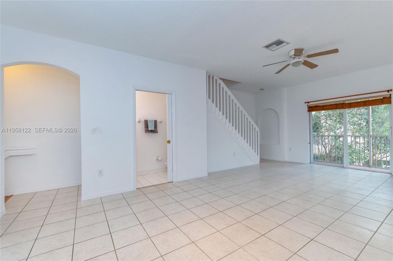 5610 NW 114th Pl, Unit 218, Doral, FL 33178 Photo