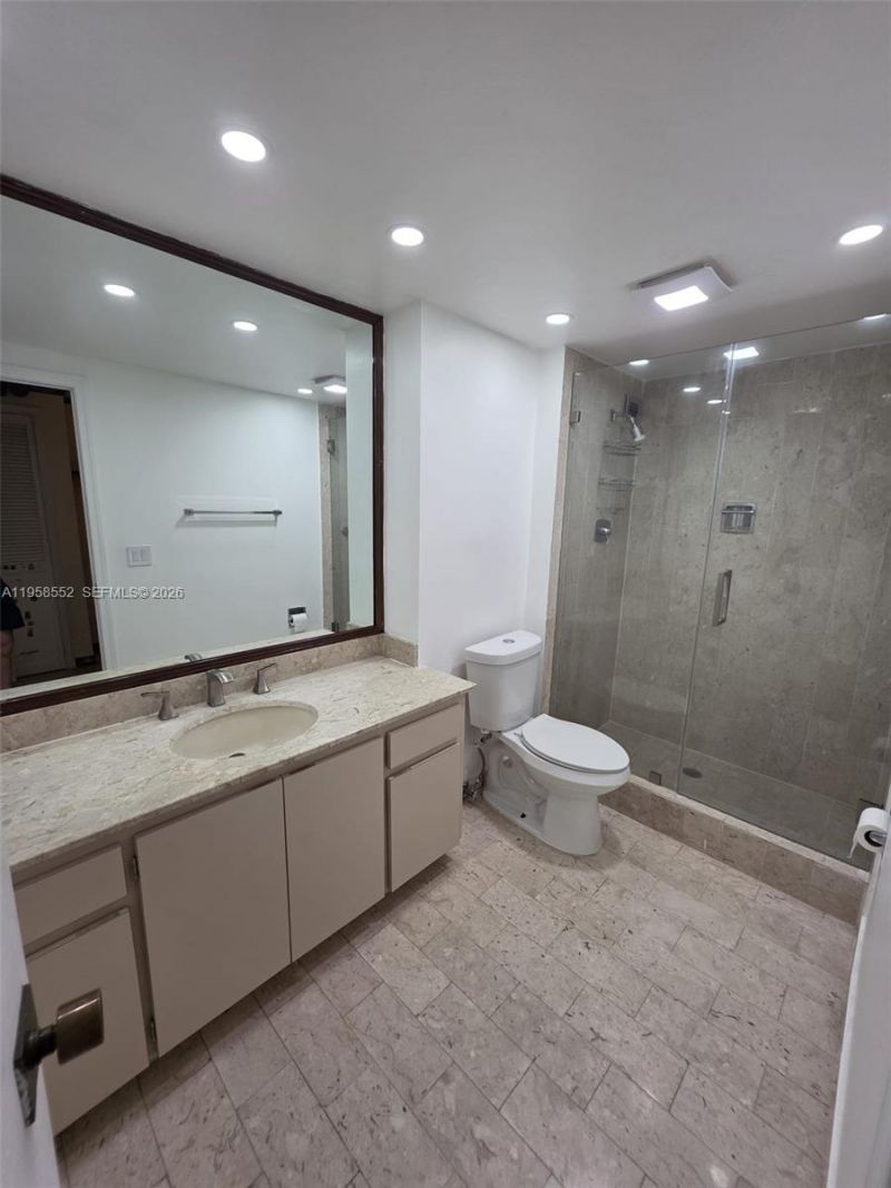 1800 NE 114th St, Unit 811, Miami, FL 33181 Photo