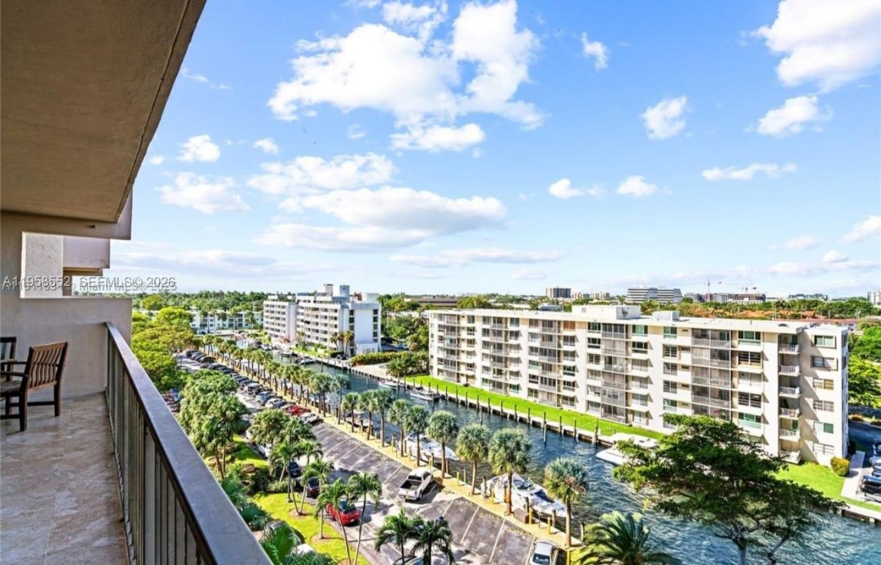 1800 NE 114th St, Unit 811, Miami, FL 33181 Photo