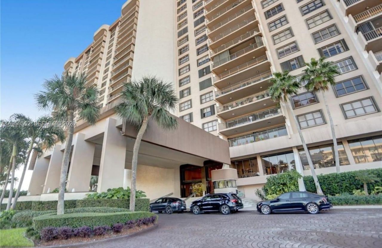 1800 NE 114th St, Unit 811, Miami, FL 33181 Photo