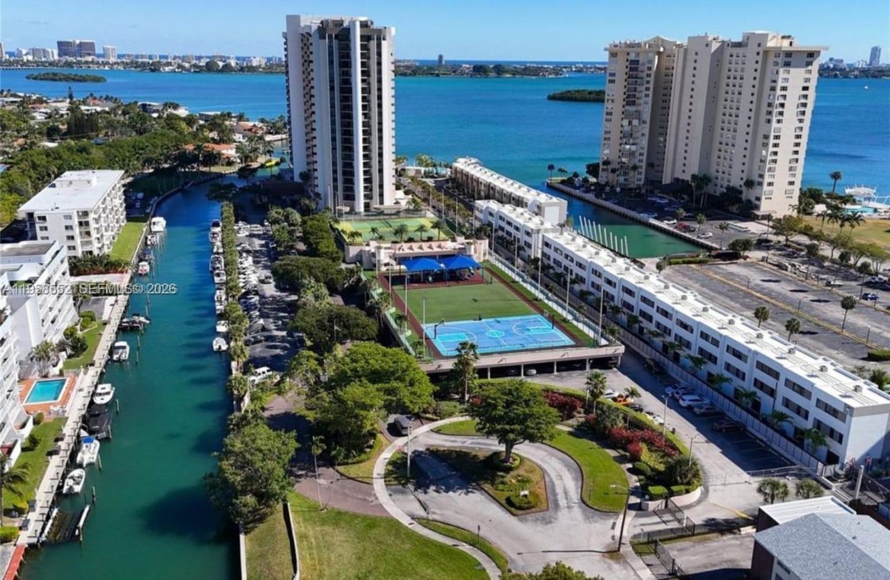 1800 NE 114th St, Unit 811, Miami, FL 33181 Photo