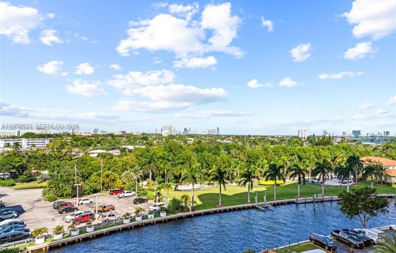 1800 NE 114th St, Unit 811, Miami, FL 33181 Photo