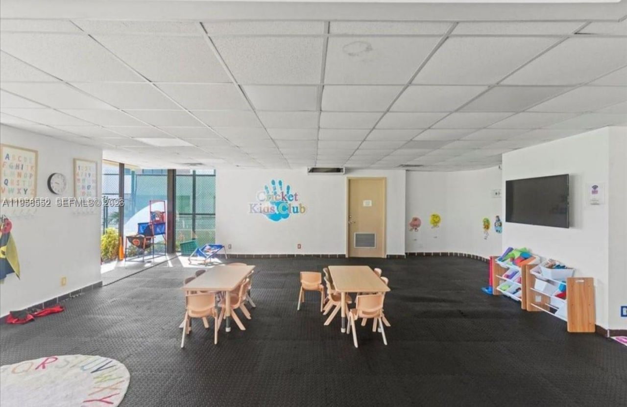 1800 NE 114th St, Unit 811, Miami, FL 33181 Photo