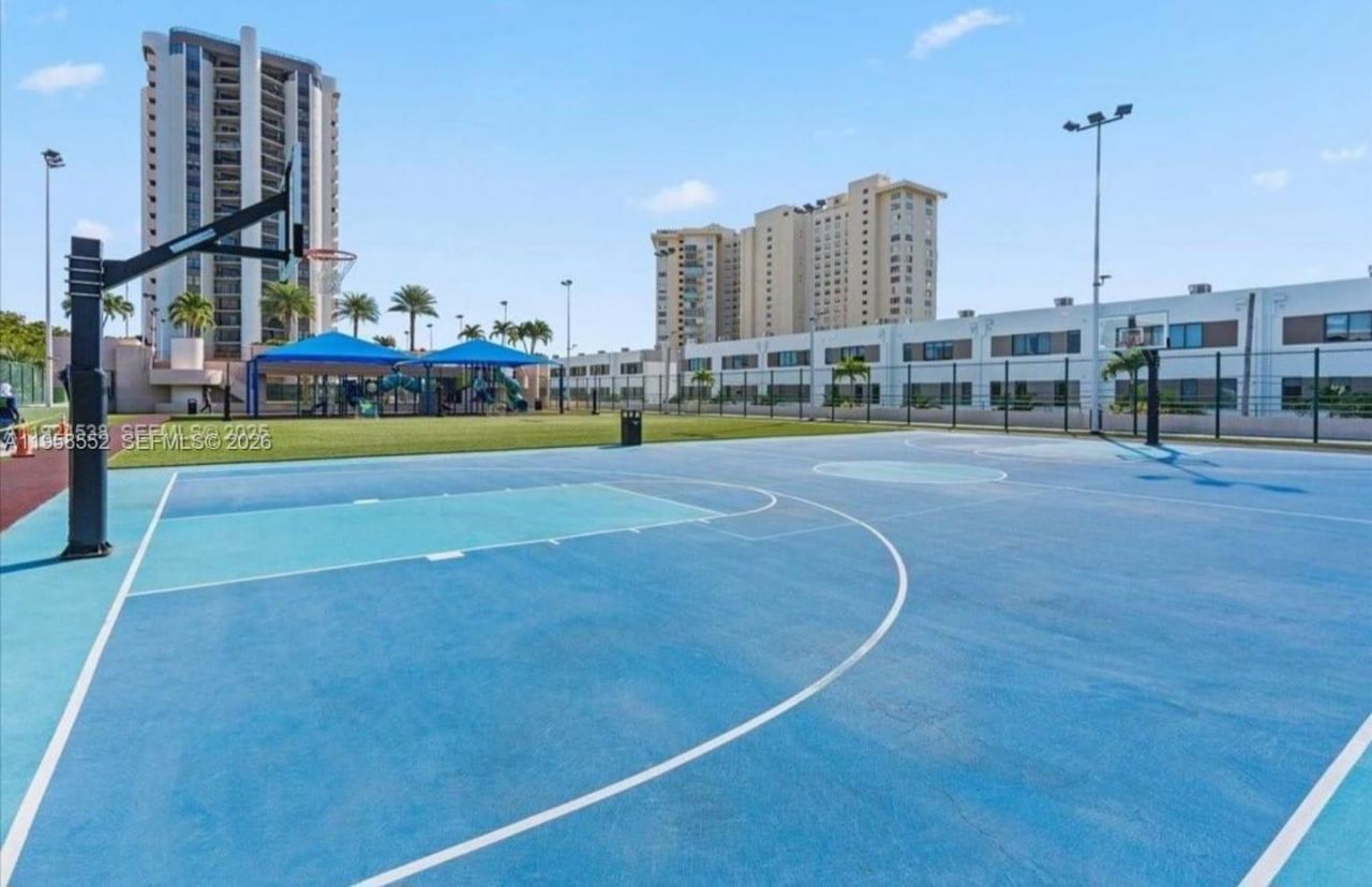 1800 NE 114th St, Unit 811, Miami, FL 33181 Photo