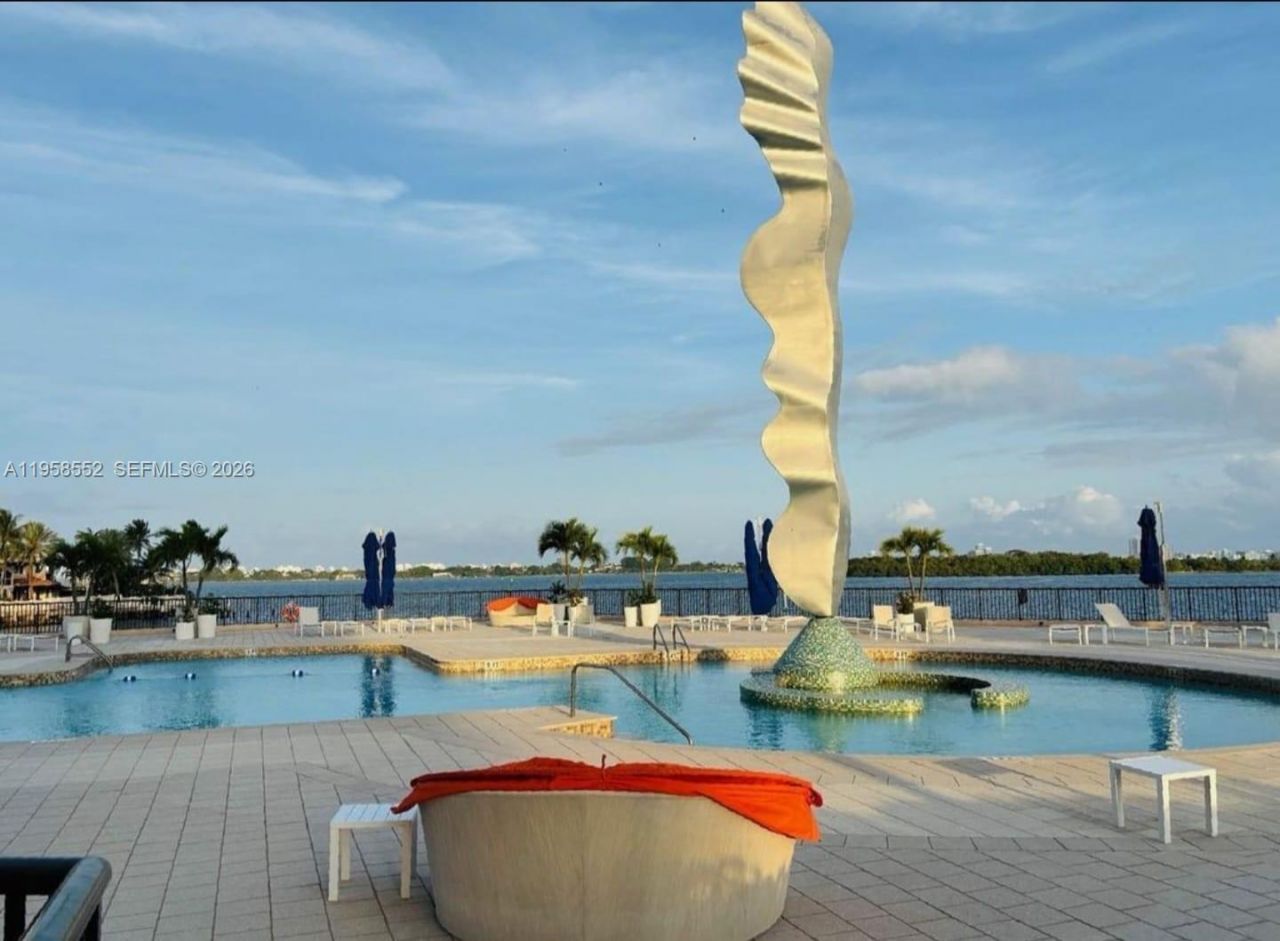 1800 NE 114th St, Unit 811, Miami, FL 33181 Photo