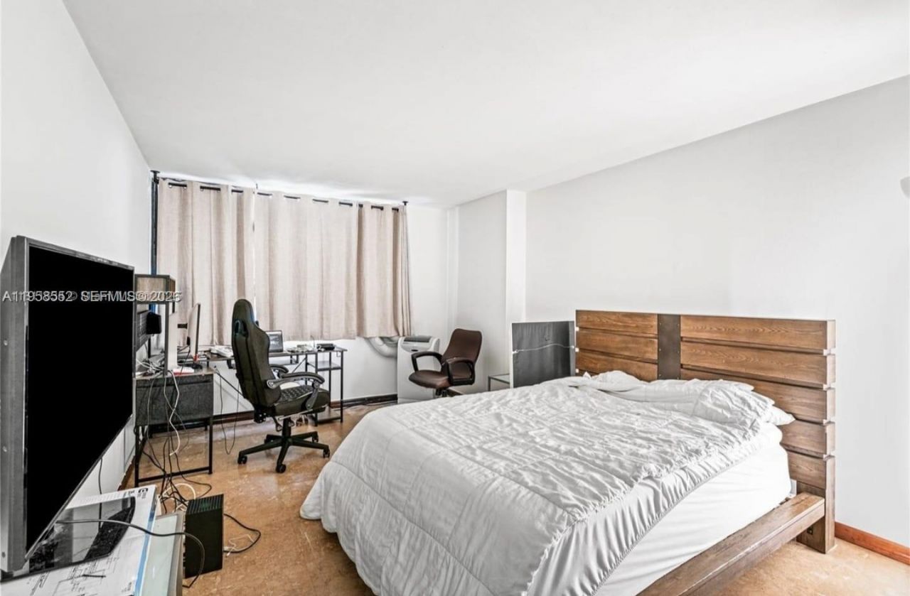 1800 NE 114th St, Unit 811, Miami, FL 33181 Photo