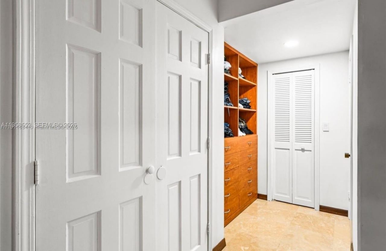 1800 NE 114th St, Unit 811, Miami, FL 33181 Photo