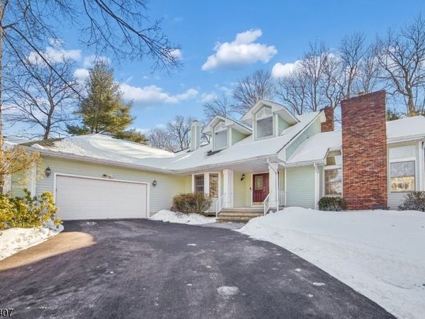 47 Gatehouse Rd, Bedminster, NJ 07921