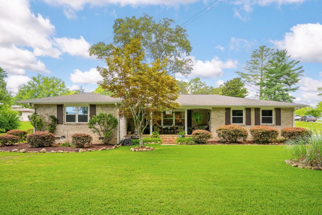 301 Clebourne Avenue, Chickamauga, GA 30707 Main Photo