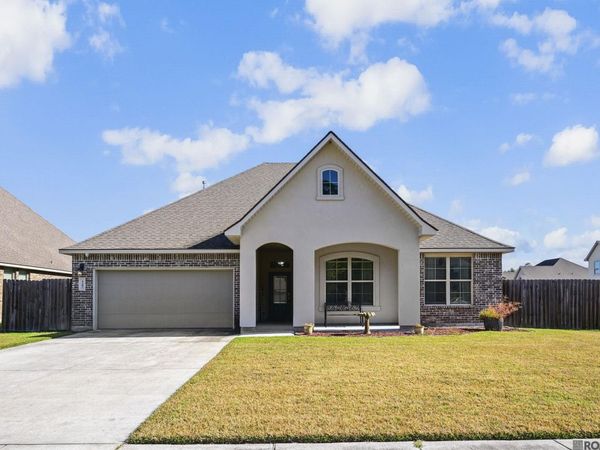 17482 Soaring Flight Dr, Prairieville, LA 70769