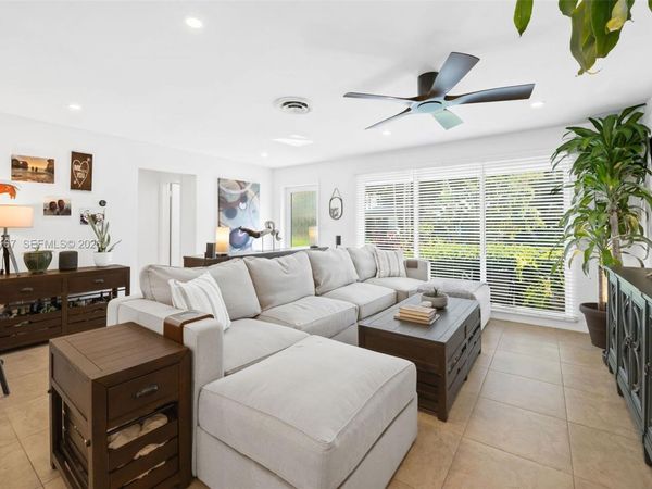 1639 NE 27th Dr, Wilton Manors, FL 33334