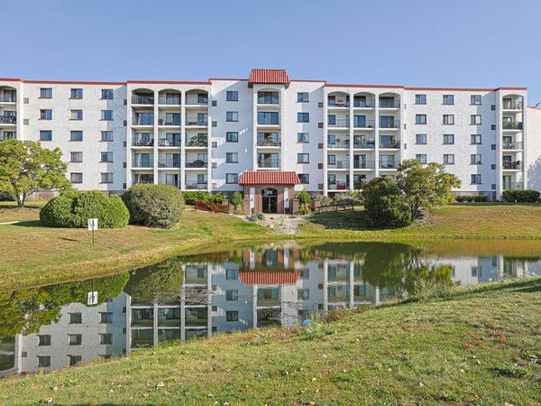 375 Plum Creek Drive, Unit 501, Wheeling, IL 60090