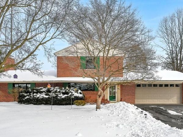 1827 DIVOT COURT, LANCASTER, PA 17602