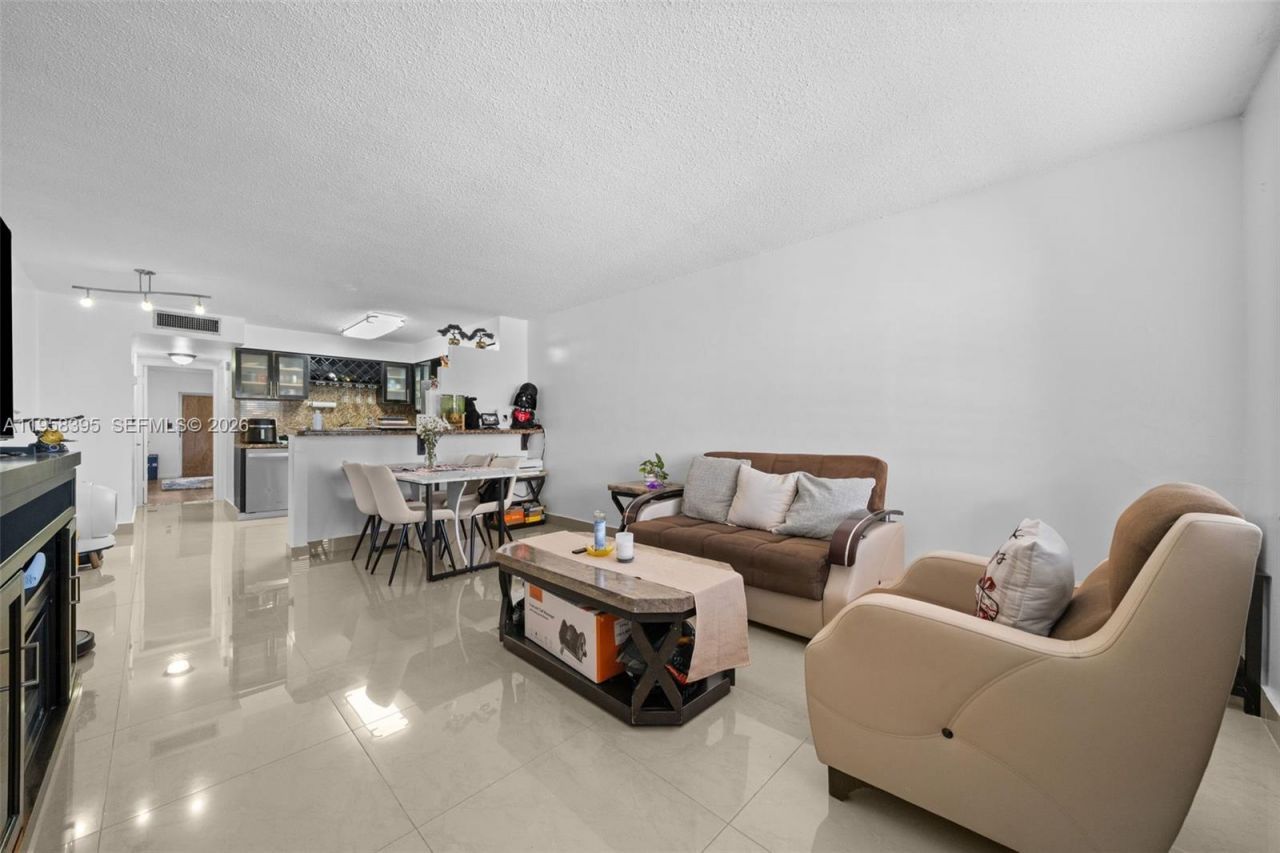 4011 N Meridian Ave , Unit 38, Miami Beach, FL 33140 Photo