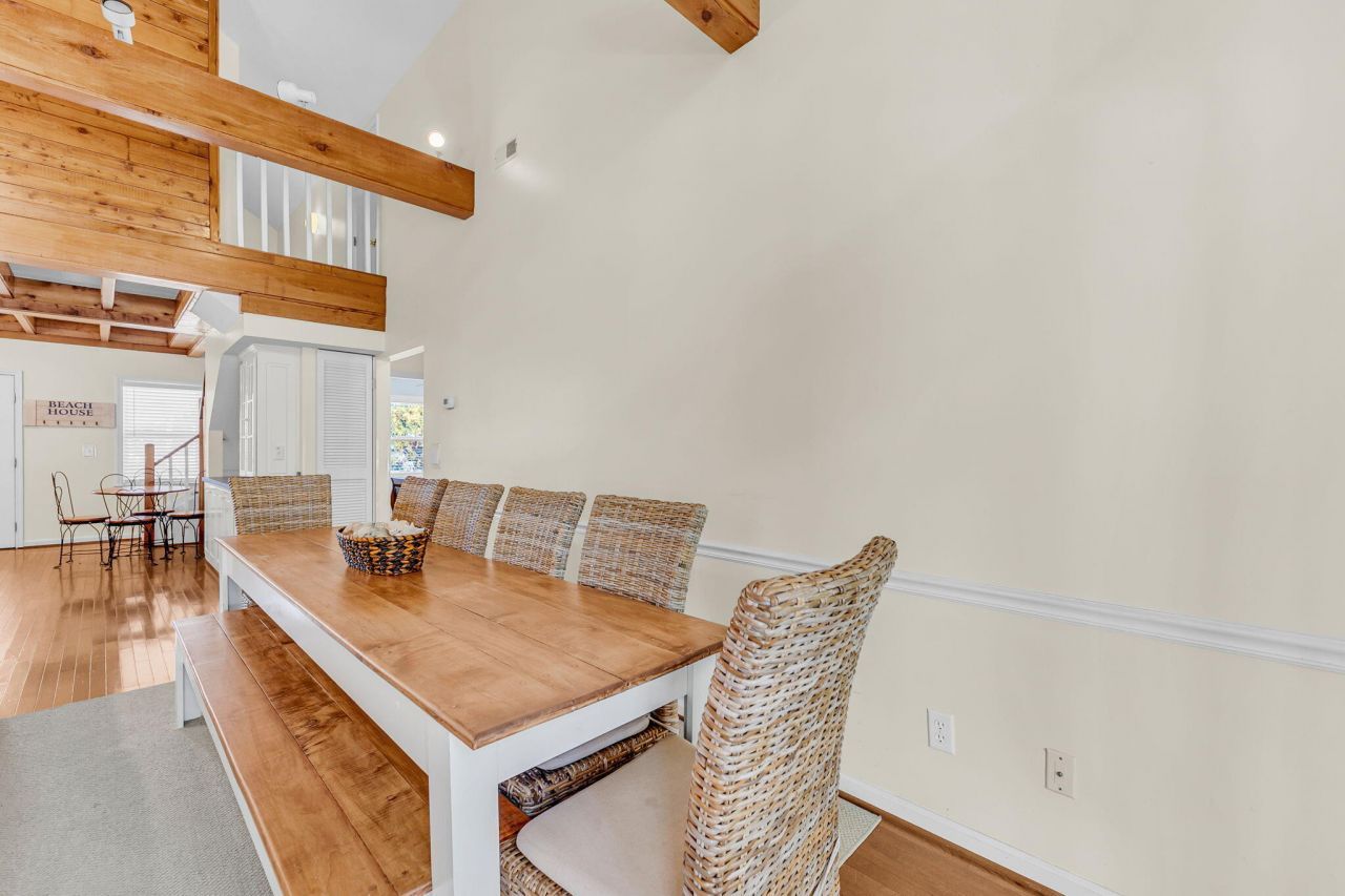 512 Pompano Street Photo 10