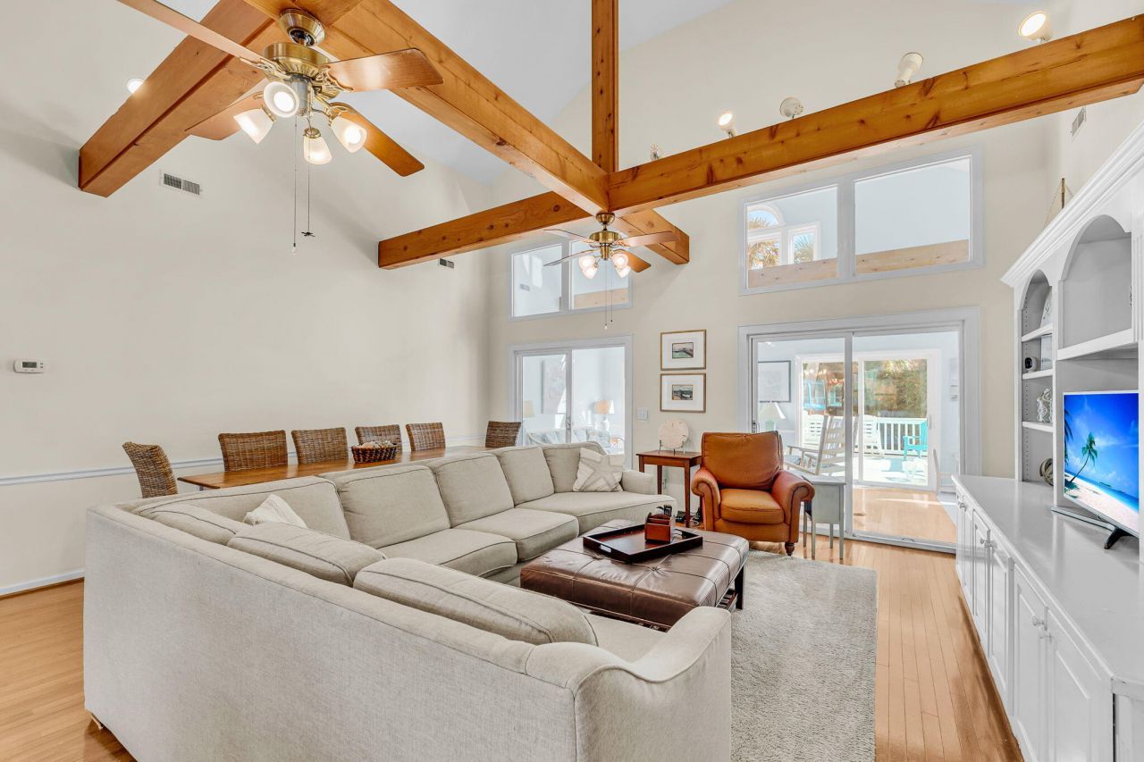 512 Pompano Street Photo 11