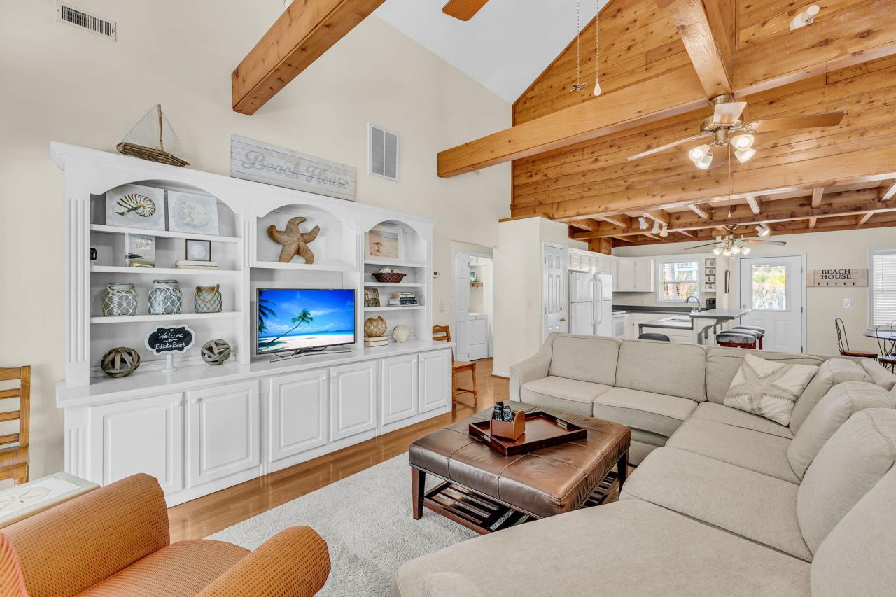 512 Pompano Street Photo 12