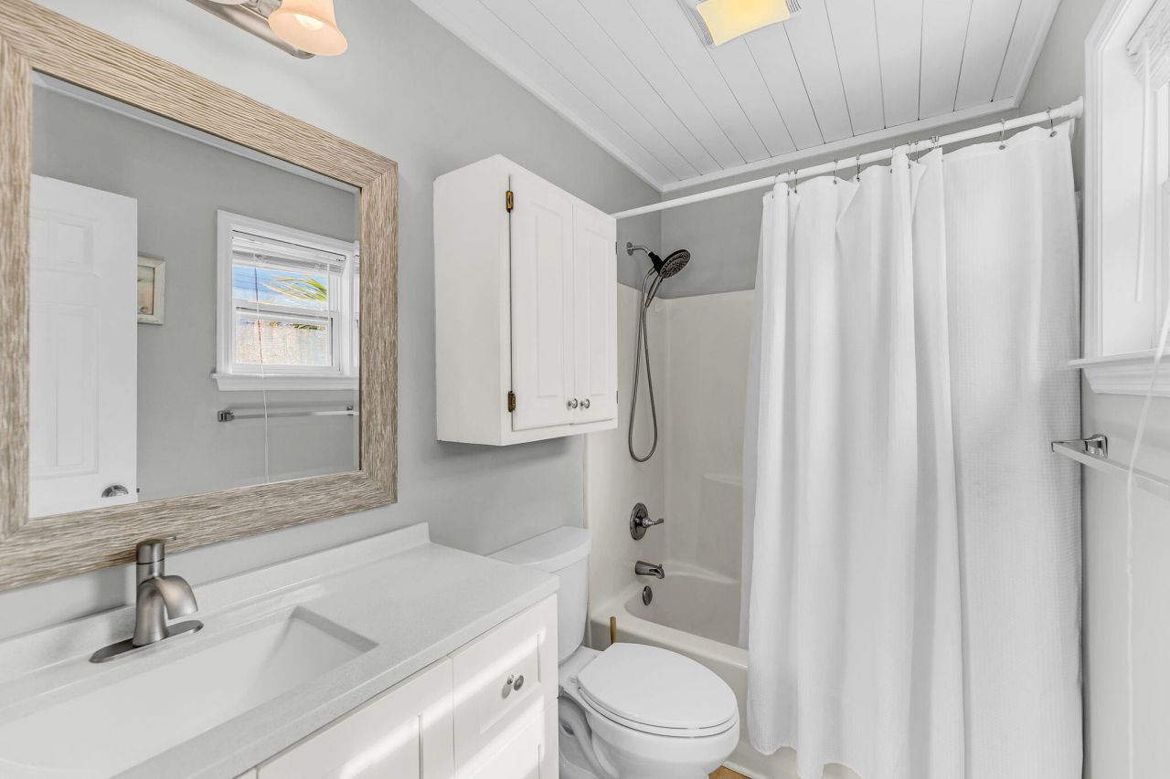 512 Pompano Street Photo 23