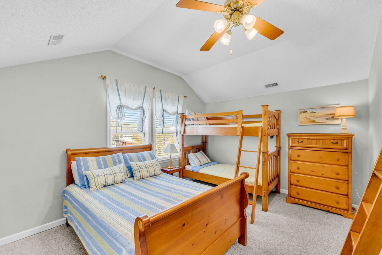 512 Pompano Street Photo 25