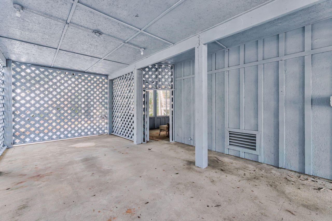 512 Pompano Street Photo 33