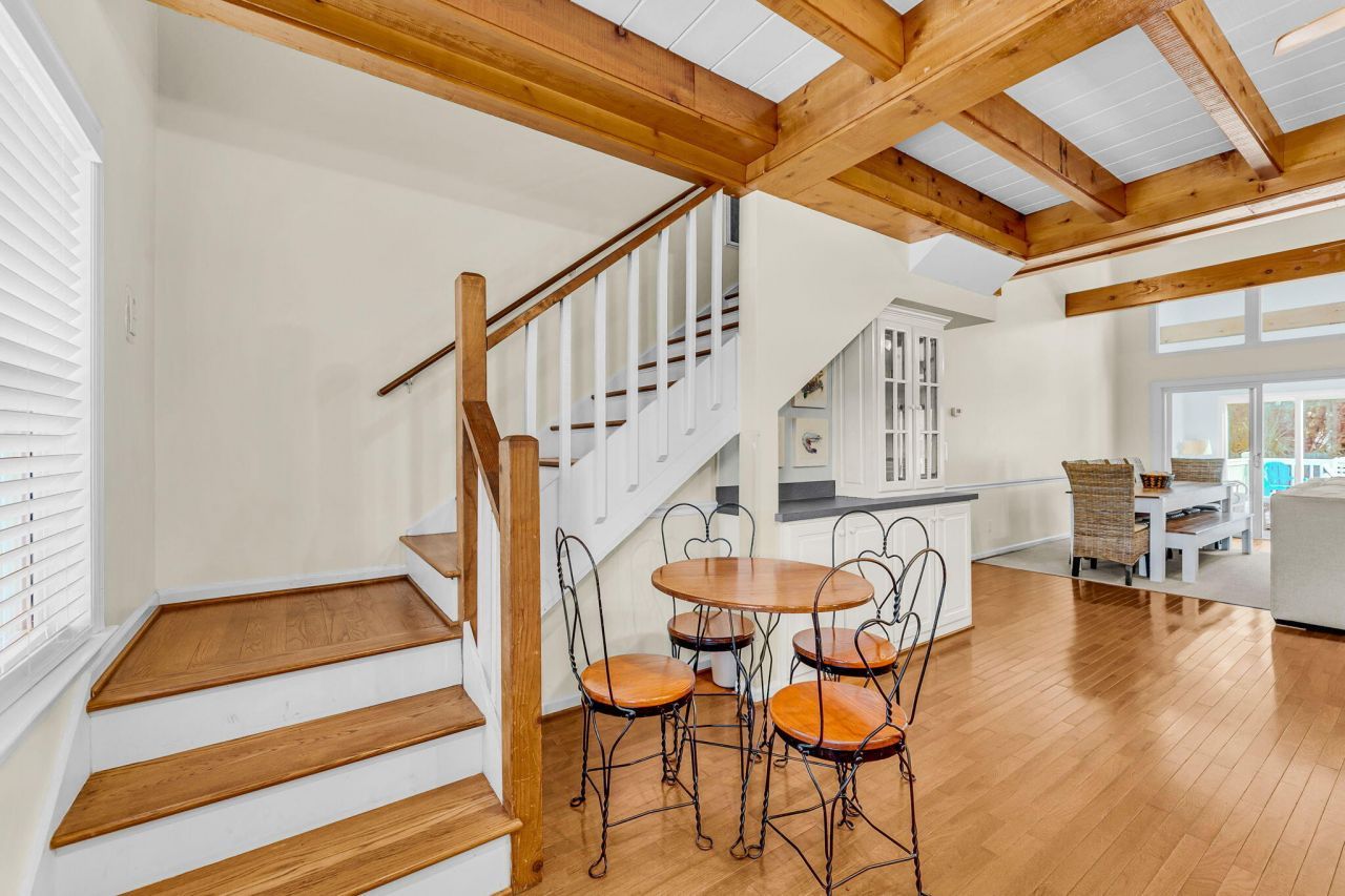 512 Pompano Street Photo 4