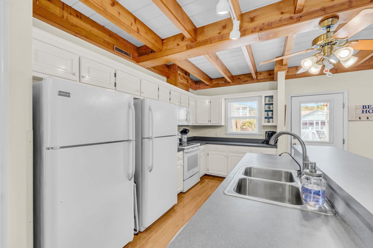 512 Pompano Street Photo 8