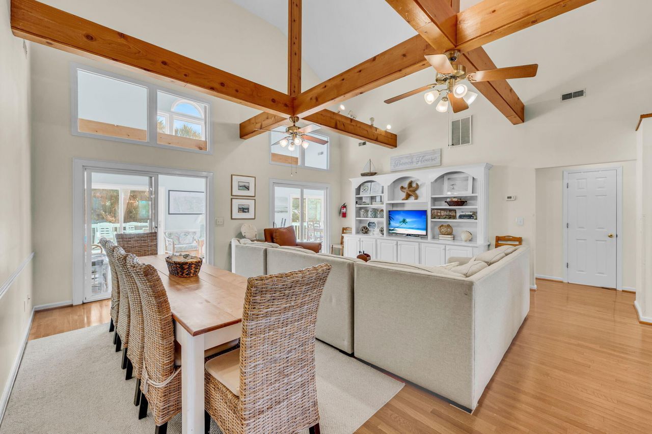 512 Pompano Street Photo 9