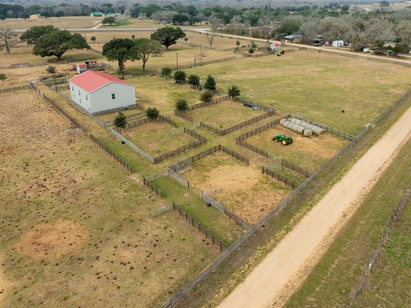 66 County Road 77D, Schulenburg, TX 78956