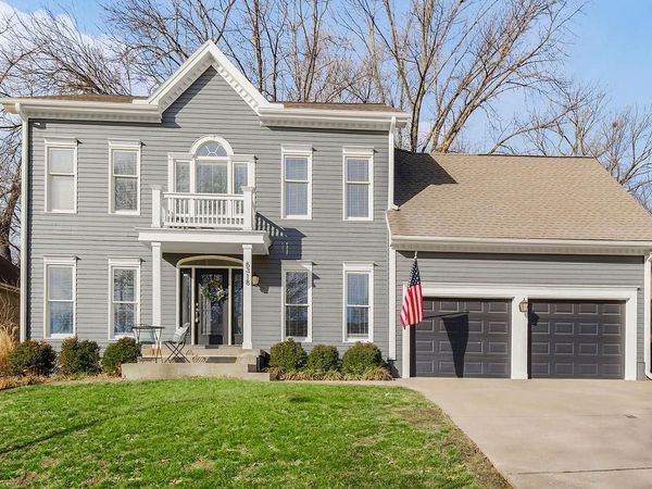6318 N Robinhood Lane, Kansas City, MO 64151