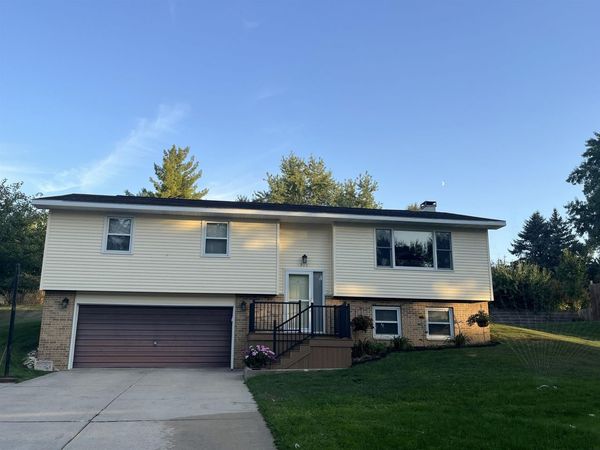 220 Terrace Drive, Independence, IA 50644