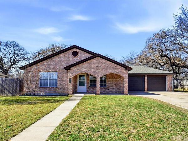 3205 Caddo Trail, Lake Worth, TX 76135