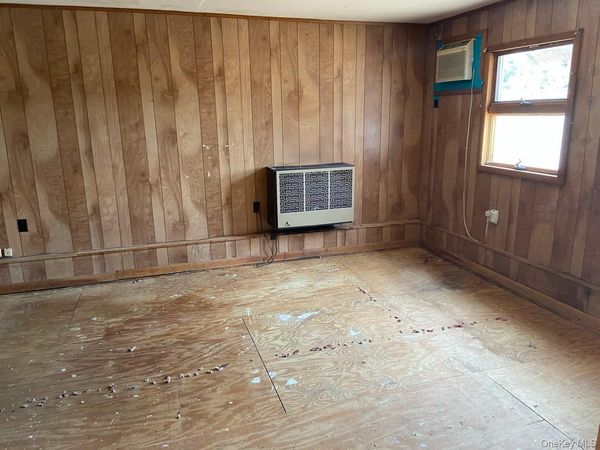 18 Joyce Drive , Riverhead, NY 11901