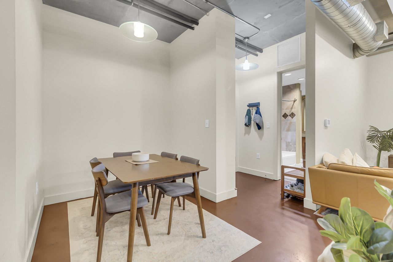 150 Bee Street Photo 10