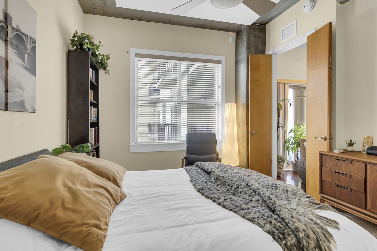 150 Bee Street Photo 12