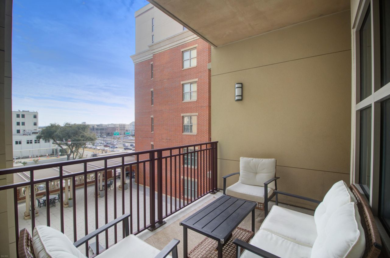 150 Bee Street Photo 22