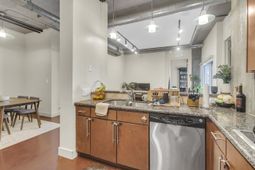 150 Bee Street photo 4