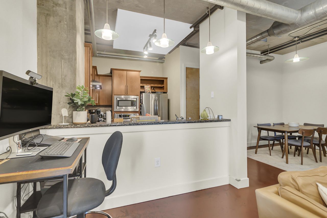 150 Bee Street Photo 6