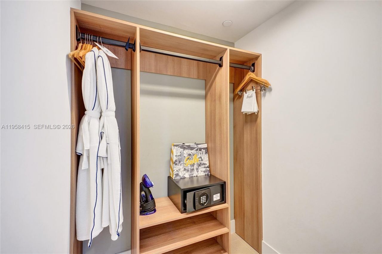 159 NE 6th St, Unit 3405, Miami, FL 33132 Photo