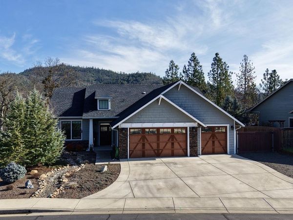 209 White Oak Way, Shady Cove, OR 97539