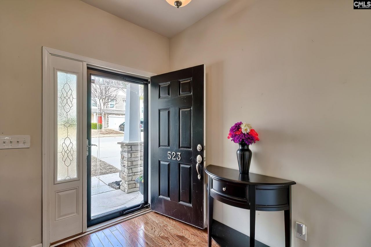 523 Flat Creek Drive  Photo 8