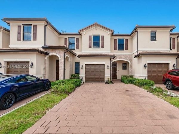 3326 W 112th St, Hialeah, FL 33018