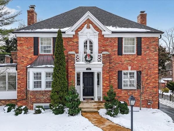 7736 Davis Drive, St Louis, MO 63105