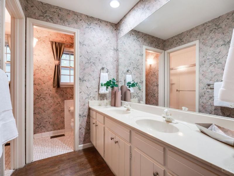 204 Brocdorf Drive, Wyoming, OH 45215 Photo 18